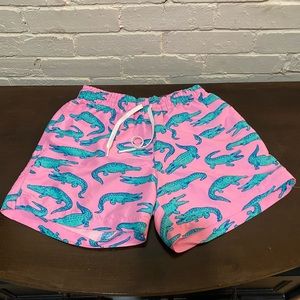 Chubbies Swim Trunks. Pink and Blue. Men’s Size Small. 5 1/2 inches